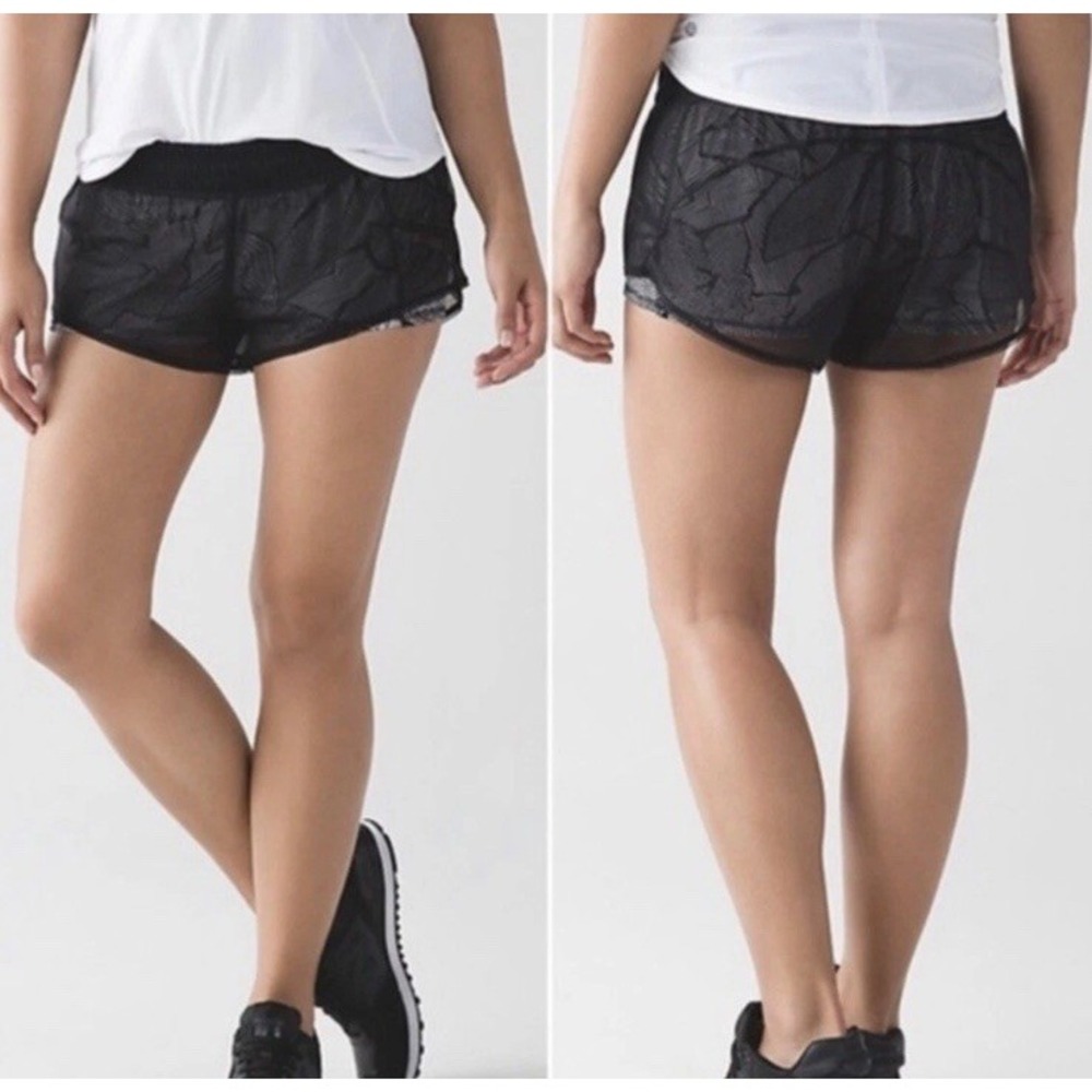 Lululemon‎ City Sky Run By Shorts Dottie Tribe White Black Women's Size 4